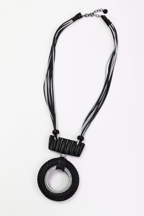 Leather Look Circle Necklace Black/silver
