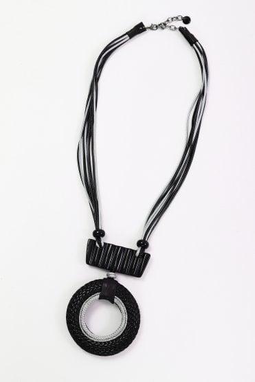 Leather Look Circle Necklace Black/silver