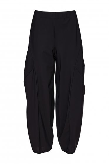 Trouser With Tuck Detail Black